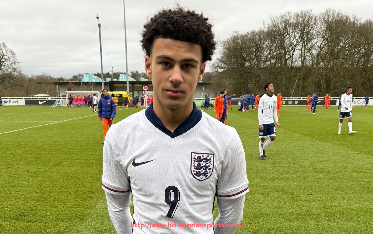 半岛体育-英超联赛中十号球员的历史及代表人物介绍