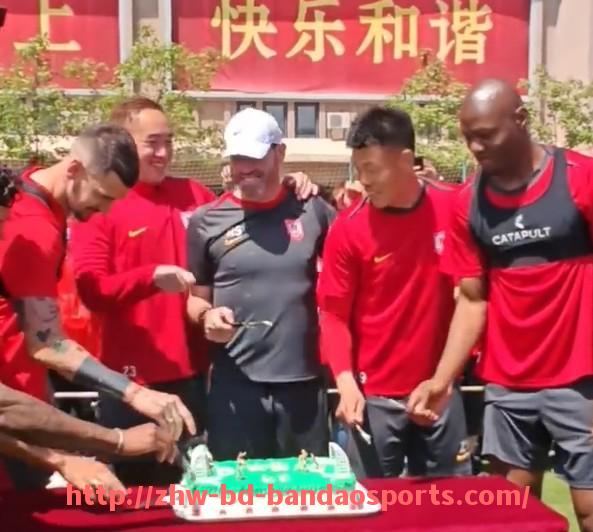 半岛体育-2020西甲联赛巴萨赛季回顾与关键战役全解析